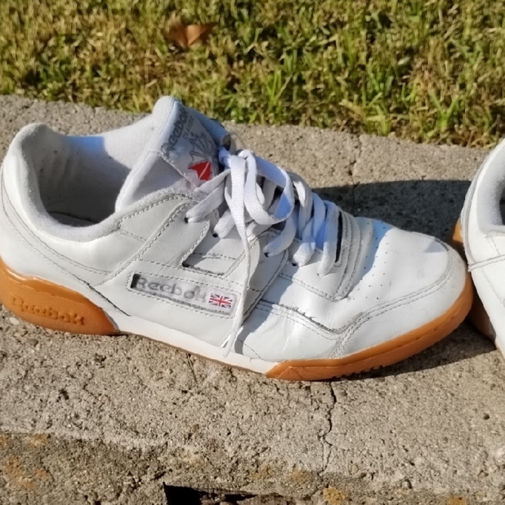 Reebok White Sneakers with Red Detail - Picture 4 of 9
